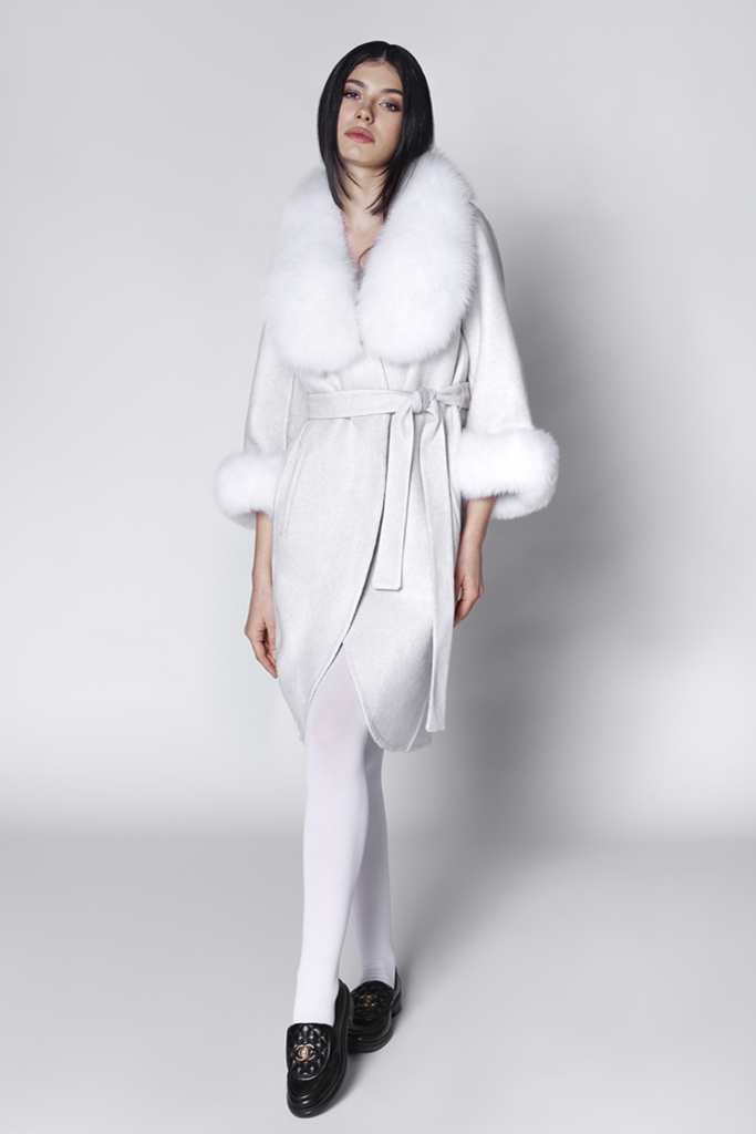 Palton din Lana de Alpaca cu blana naturala de Vulpe Arctica , cu cordon si capse , ALPAKA.ON , Alb , Carolina Design
