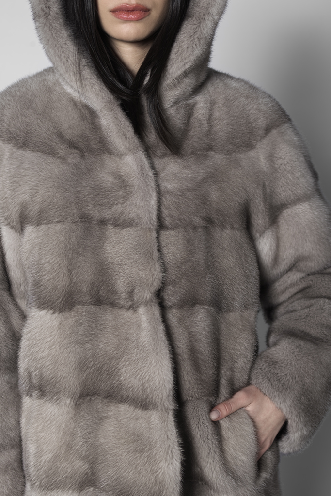 Haina de blana naturala de vizon ( nurca ) , cu gluga ,  8490.G.70 , Blue Iris , Carolina Design Haina de blana naturala de vizon ( nurca ) , cu gluga ,  8490.G.70 , Blue Iris , Carolina Design