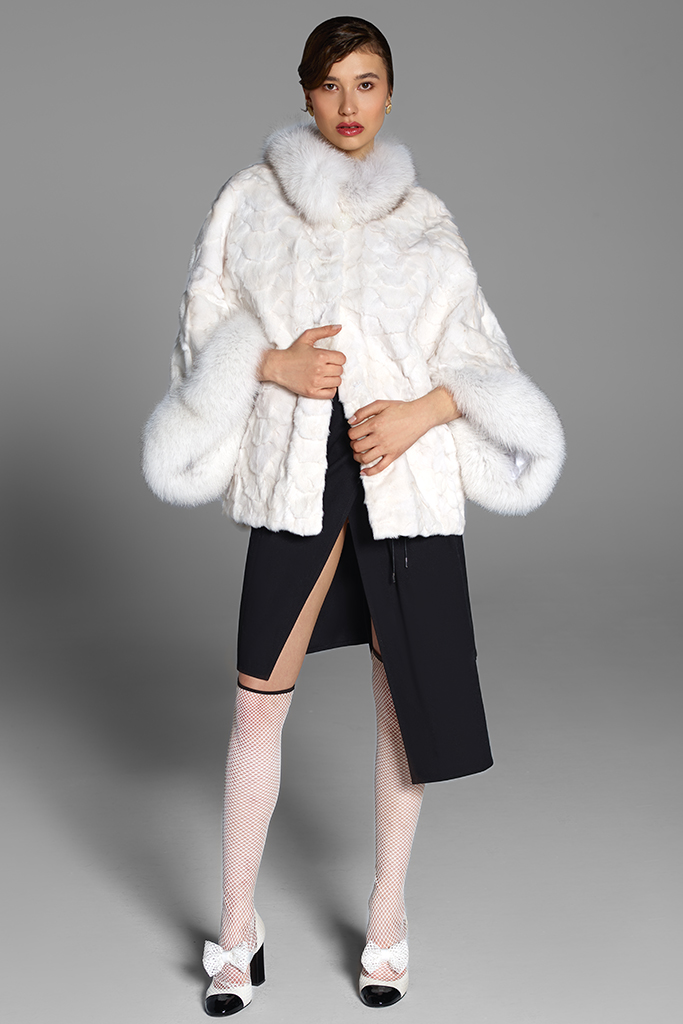 Haina de blana naturala de vizon ( nurca ) , cu vulpe polara , FLUTURES , Alb , Carolina Design Haina de blana naturala de vizon ( nurca ) , cu vulpe polara , FLUTURES , Alb , Carolina Design