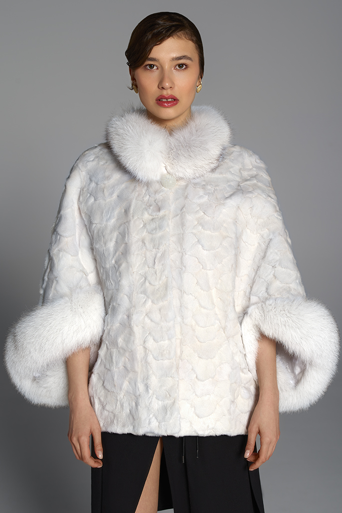 Haina de blana naturala de vizon ( nurca ) , cu vulpe polara , FLUTURES , Alb , Carolina Design Haina de blana naturala de vizon ( nurca ) , cu vulpe polara , FLUTURES , Alb , Carolina Design