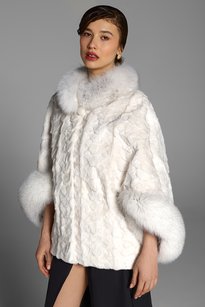 Haina de blana naturala de vizon ( nurca ) , cu vulpe polara , FLUTURES , Alb , Carolina Design Haina de blana naturala de vizon ( nurca ) , cu vulpe polara , FLUTURES , Alb , Carolina Design