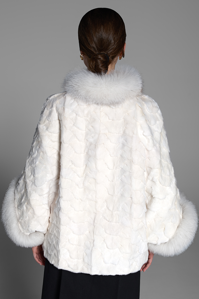 Haina de blana naturala de vizon ( nurca ) , cu vulpe polara , FLUTURES , Alb , Carolina Design Haina de blana naturala de vizon ( nurca ) , cu vulpe polara , FLUTURES , Alb , Carolina Design