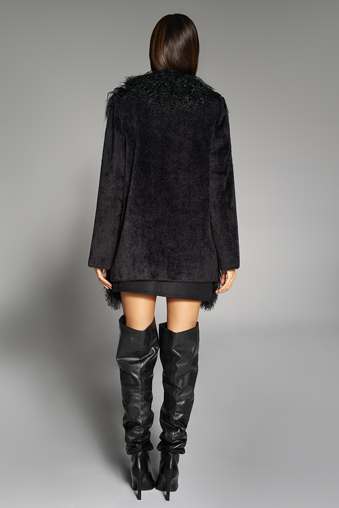 Haina din Alcantara cu blana naturala de Miel Tibetan, Negru, Carolina Design Haina din Alcantara cu blana naturala de Miel Tibetan, Negru, Carolina Design