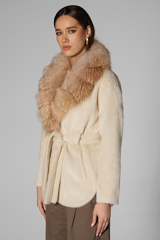 Haina din alcantara cu guler din blana naturala de vulpe, Cassidy, Beige, Carolina Design Haina din alcantara cu guler din blana naturala de vulpe, Cassidy, Beige, Carolina Design