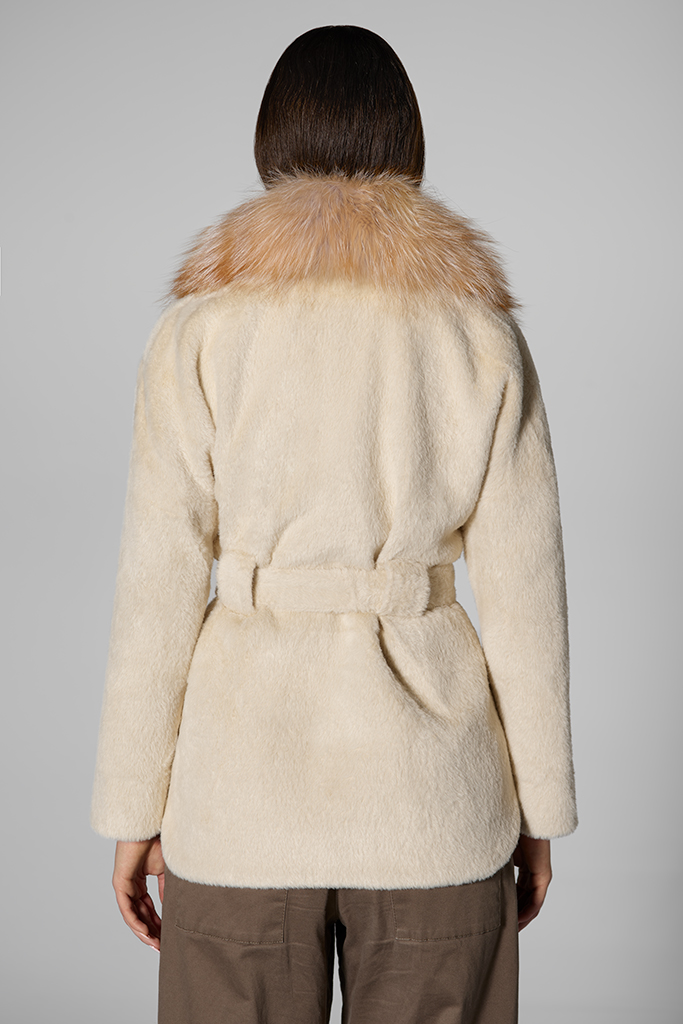 Haina din alcantara cu guler din blana naturala de vulpe, Cassidy, Beige, Carolina Design Haina din alcantara cu guler din blana naturala de vulpe, Cassidy, Beige, Carolina Design