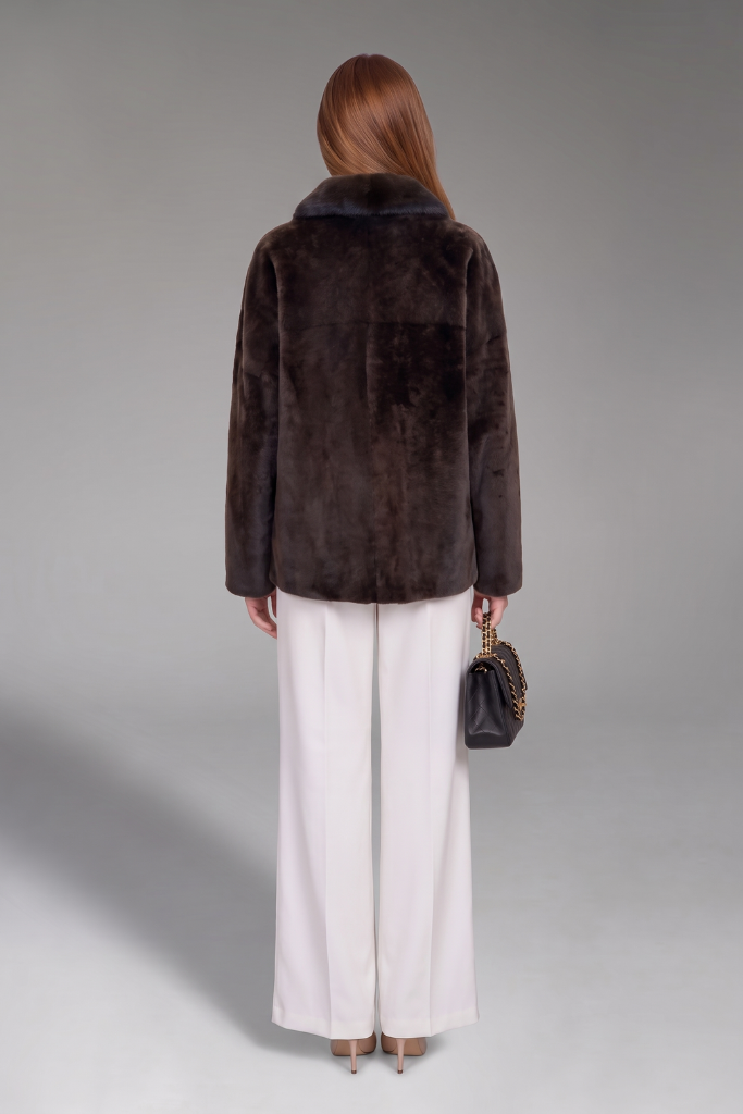 Haină din blană naturală de miel Merinos cu guler din vizon, Amélie, Brown, 2598, Carolina Design Haină din blană naturală de miel Merinos cu guler din vizon, Amélie, Brown, 2598, Carolina Design