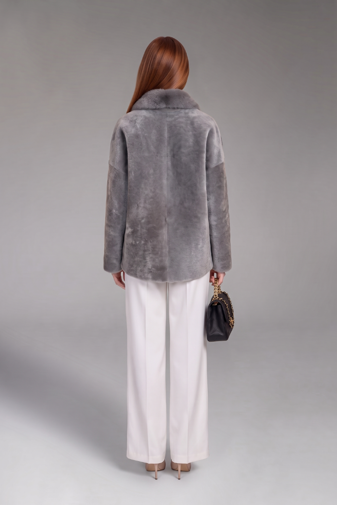 Haină din blană naturală de miel Merinos cu guler din vizon, Amélie, Taupe, 2598, Carolina Design Haină din blană naturală de miel Merinos cu guler din vizon, Amélie, Taupe, 2598, Carolina Design