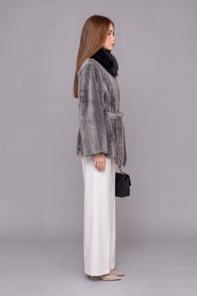Haină din blană naturală de miel Merinos cu guler din vulpe, Amelia, Light Grey, 2640, Carolina Design Haină din blană naturală de miel Merinos cu guler din vulpe, Amelia, Light Grey, 2640, Carolina Design