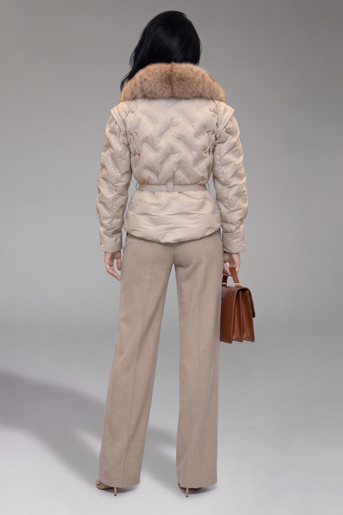 Geacă Parka Scurtă Impermeabilă cu blană naturală de vulpe, Solène, K2, Bej, Carolina Design Geacă Parka Scurtă Impermeabilă cu blană naturală de vulpe, Solène, K2, Bej, Carolina Design