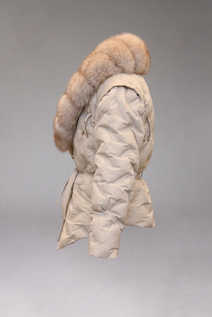 Geacă Parka Scurtă Impermeabilă cu blană naturală de vulpe, Solène, K2, Bej, Carolina Design Geacă Parka Scurtă Impermeabilă cu blană naturală de vulpe, Solène, K2, Bej, Carolina Design