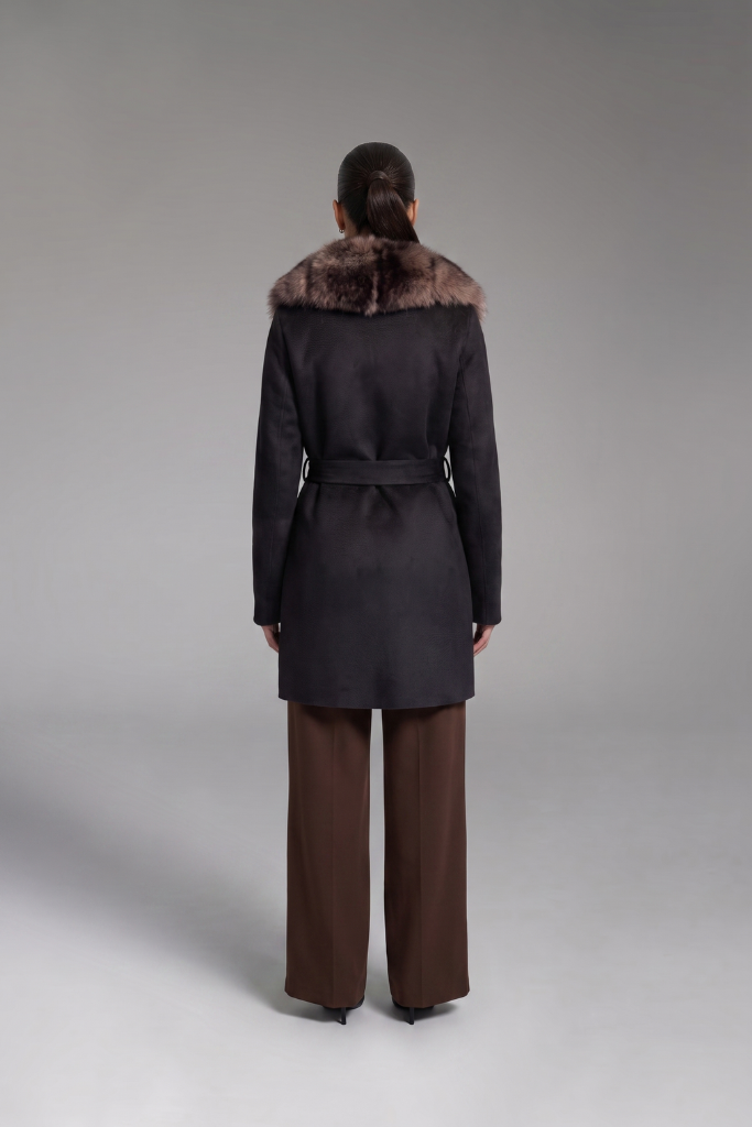 Palton Alpaka Zibellino scurt cu guler din blana naturala de vulpe samur, Negru, Aurelia, Carolina Design Palton Alpaka Zibellino scurt cu guler din blana naturala de vulpe samur, Negru, Aurelia, Carolina Design