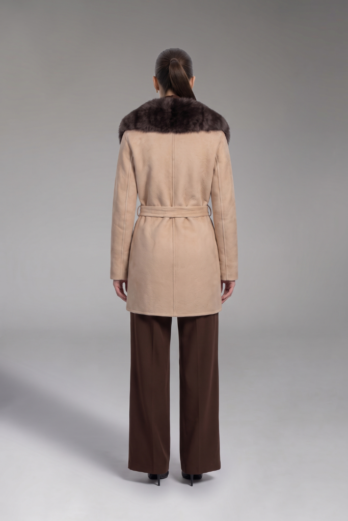 Palton Alpaka Zibellino scurt cu guler din blana naturala de vulpe samur, Bej, Aurelia, Carolina Design Palton Alpaka Zibellino scurt cu guler din blana naturala de vulpe samur, Bej, Aurelia, Carolina Design