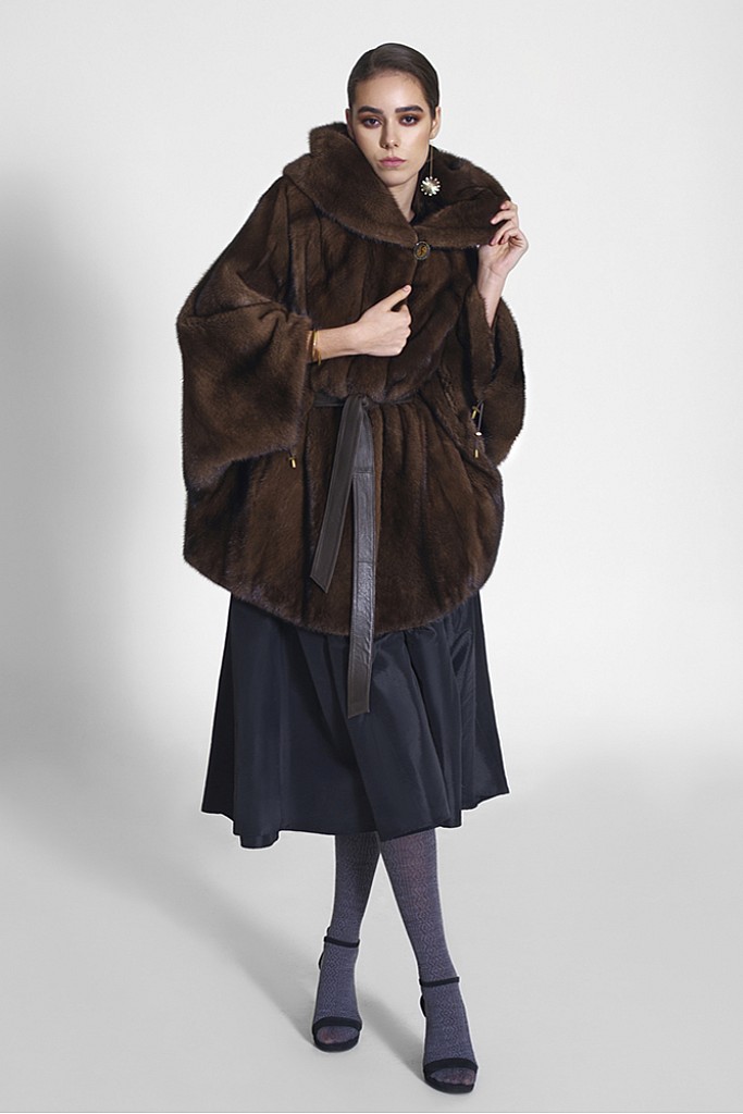 Haina de blana naturala de vizon ( nurca ) Demi Buff cu gluga si cordon