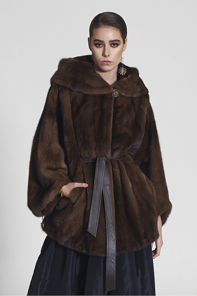 Haina de blana naturala de vizon ( nurca ) Demi Buff cu gluga si cordon