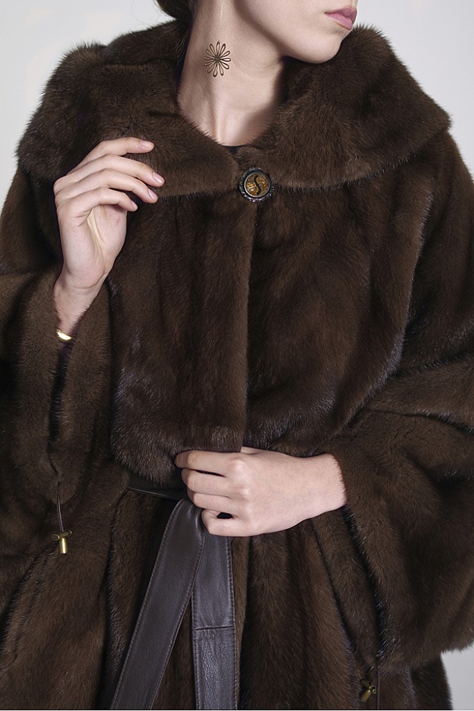 Haina de blana naturala de vizon ( nurca ) Demi Buff cu gluga si cordon