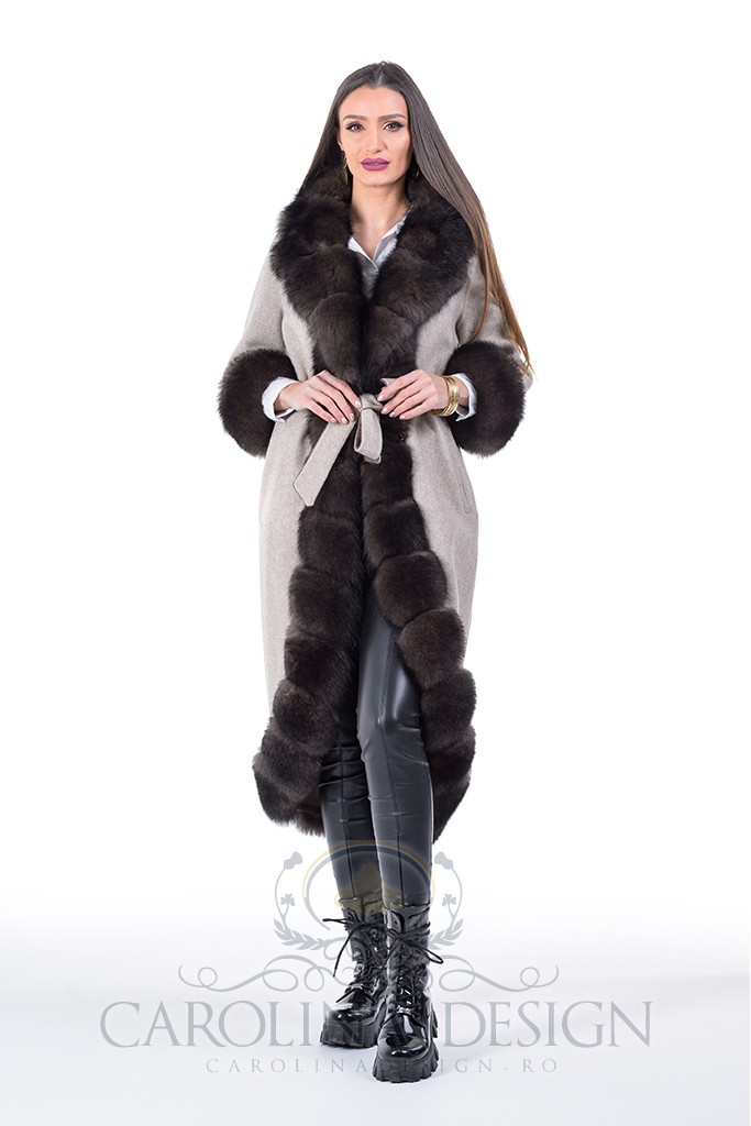 Palton din Lana de Alpaca cu blana naturala de Vulpe Polara , cu cordon si capse , ALPAKA L , Bej si Samur , Carolina Design